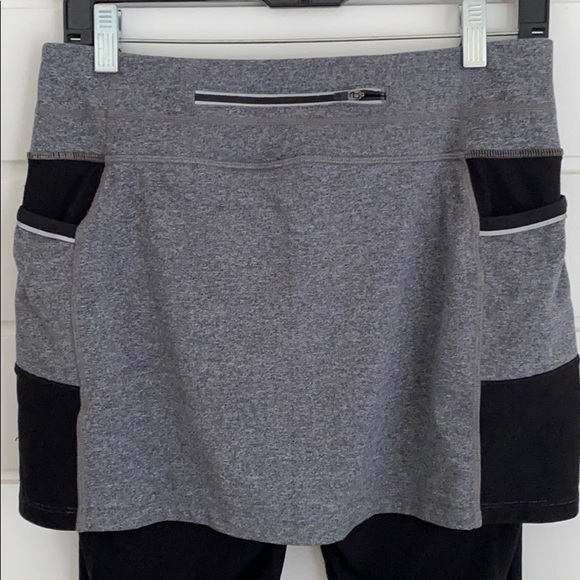 Athleta Be Free 2 in 1 Skirted Capri Leggings - Picture 4 of 9